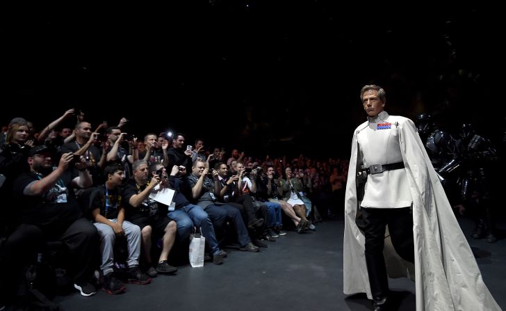 Ben Mendelsohn delights fans by dressing up for the "Star Wars" Celebration.