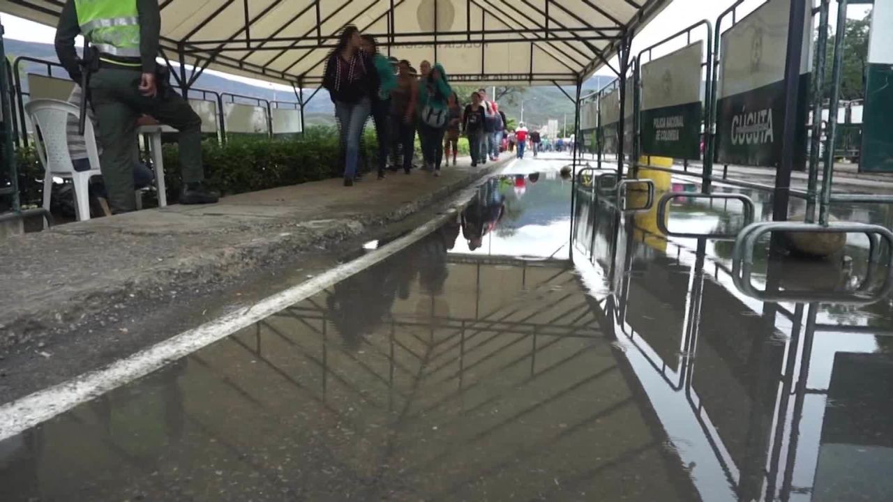 Venezuela border reopens rafael romo pkg_00014324.jpg