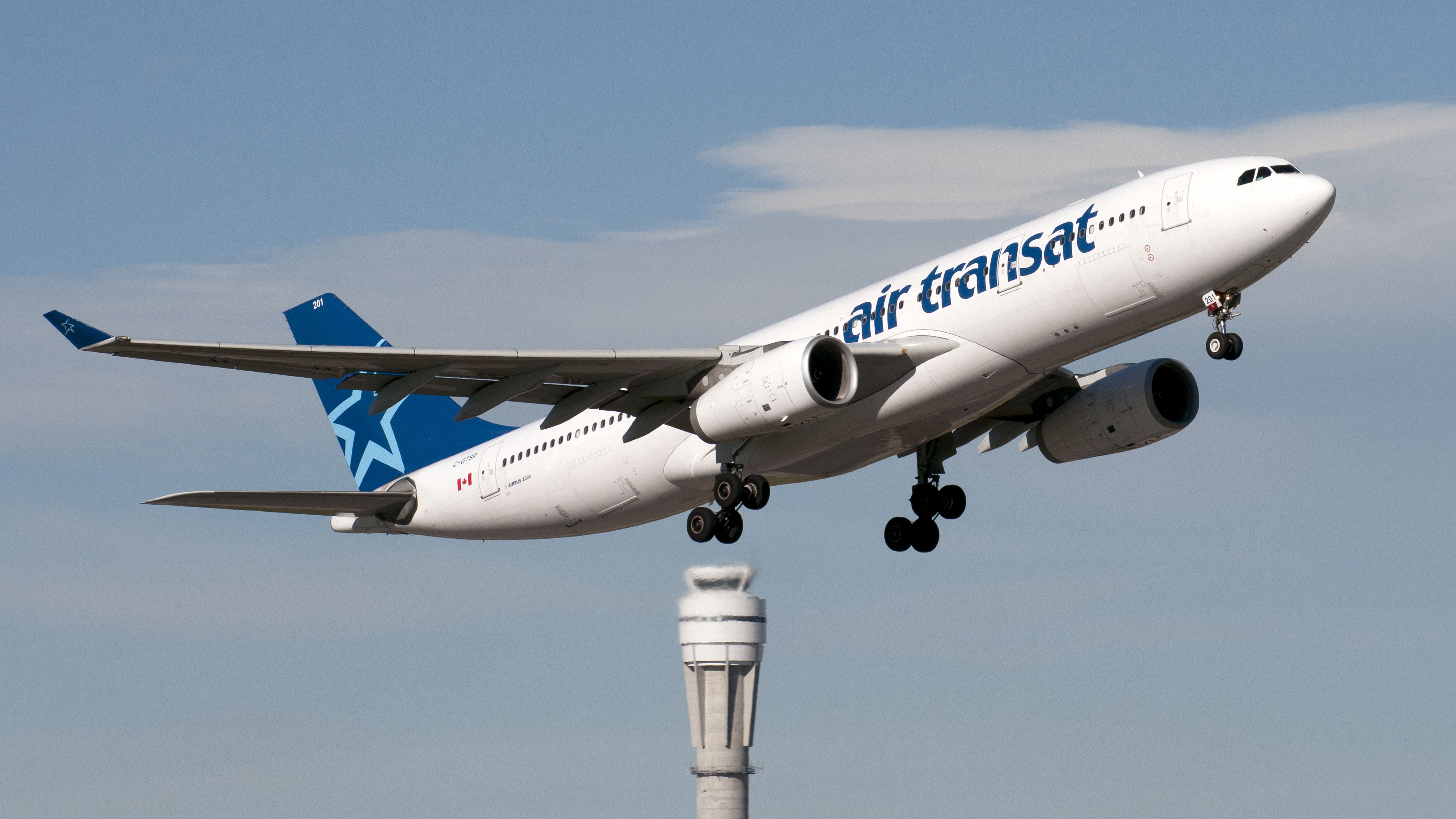 air transat a330 cabin