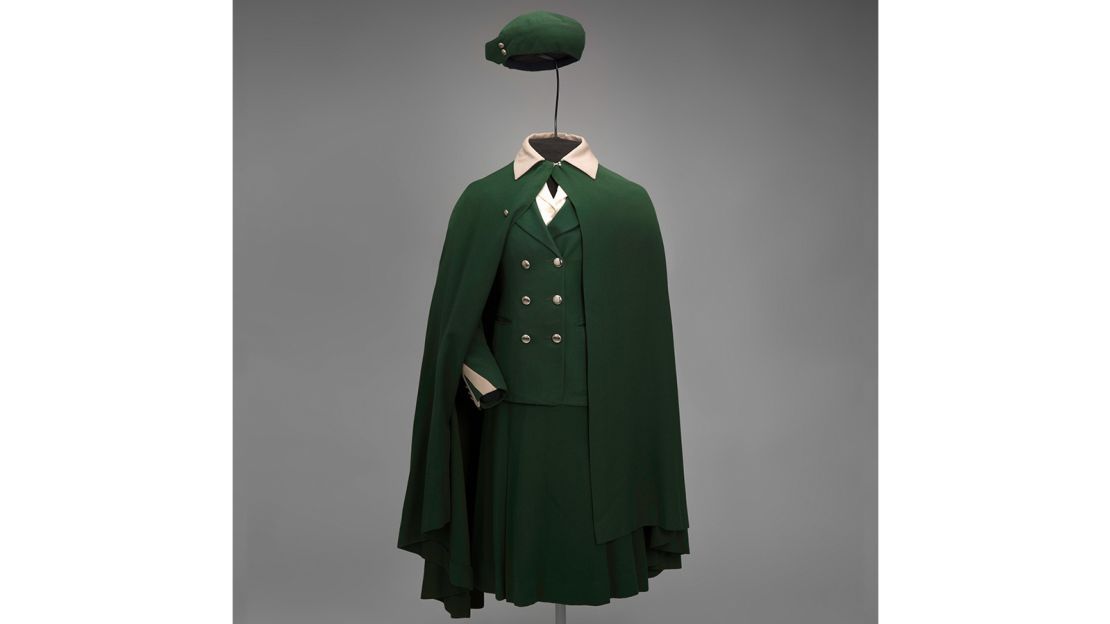 A United Airlines reproduction of a woolen uniform worn from 1930 to 1932.