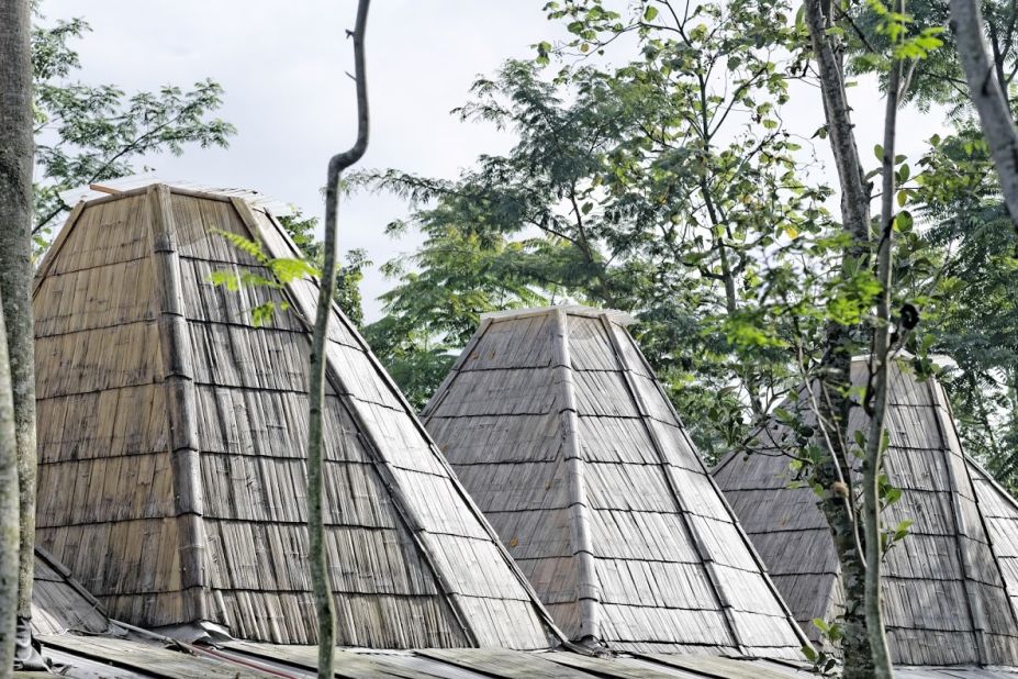 Located on the ridge of Mount Merbabu, in Central Java, this building also by Pradono is a house made of locally-sourced materials. Its center point is a library, designed to encourage the sharing of knowledge among local people.