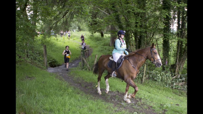 The first year of the race, there were four horses and 29 runners. This year's 60 included 60 horses (with riders) and 630 solo runners between the ages of 18 and 73.