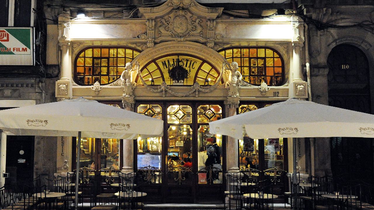 Cafe Majestic: Beautiful venue. Awesome cinnamon toast.