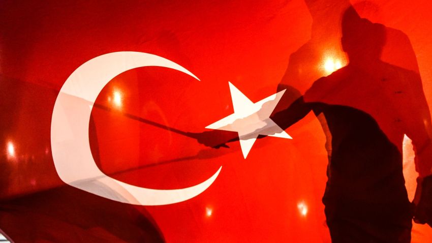 TOPSHOT - EDITORS NOTE: Graphic content / Pro-Erdogan supporters gather at Taksim square in Istanbul to support the government on July 16, 2016, following a failed coup attempt.
Turkish authorities said they had regained control of the country on July 16 after thwarting a coup attempt by discontented soldiers to seize power from President Recep Tayyip Erdogan that claimed more than 250 lives. / AFP / BULENT KILIC (Photo credit should read BULENT KILIC/AFP/Getty Images)
