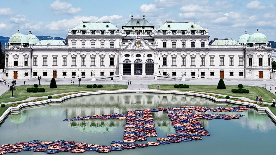 Ai Weiwei pays tribute to the migrant crisis by creating an installation in Austria. It is made using over 1,000 life jackets used by refugees. 