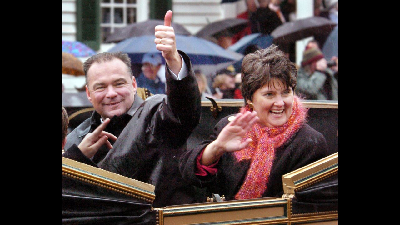 Gov. Kaine and his wife, Anne Holton, acknowledge the crowd after his inauguration in 2006.