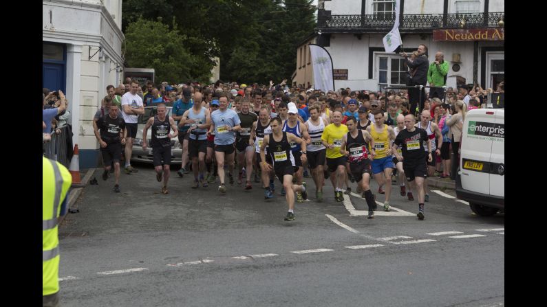 On race morning, the two-legged competitors start from the parking lot of a local hotel. 