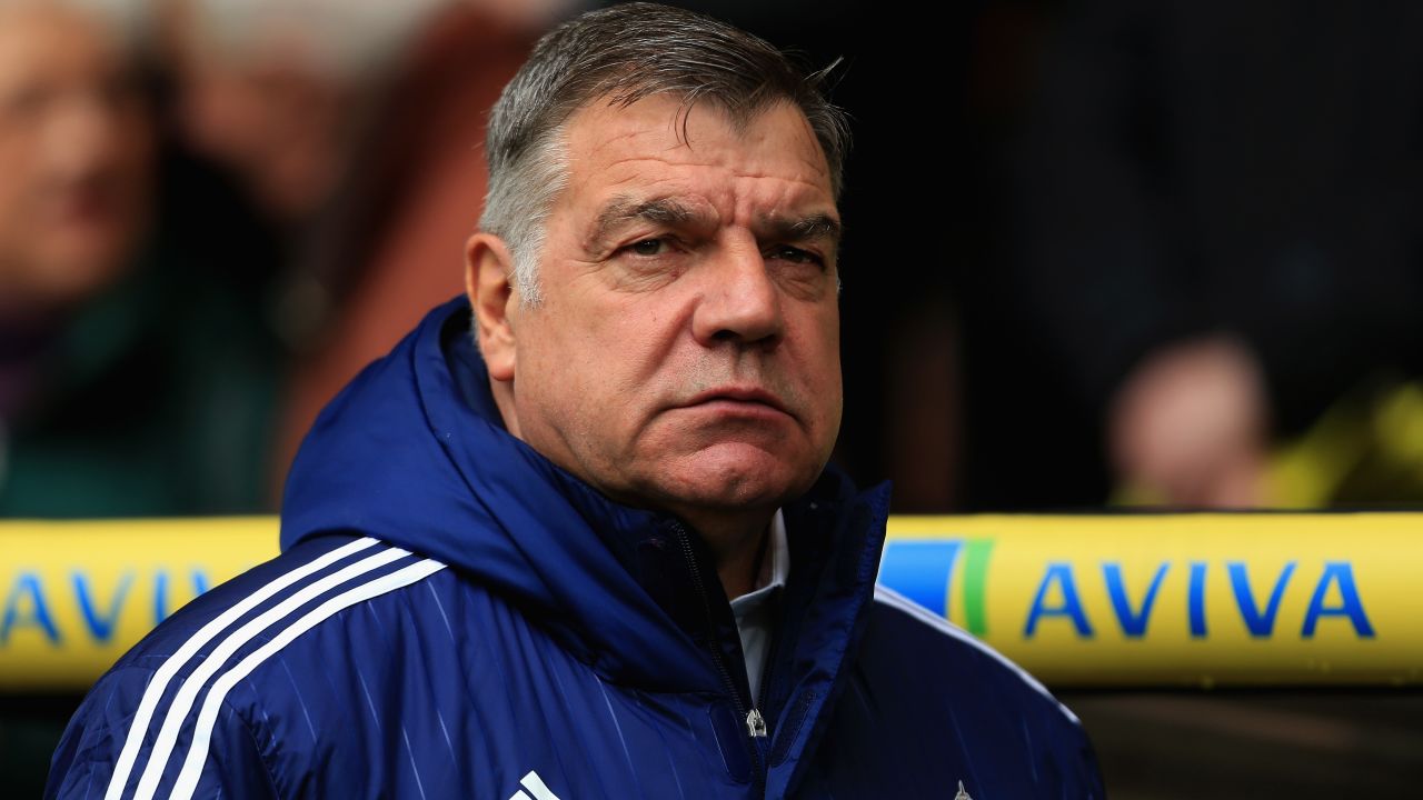 NORWICH, ENGLAND - APRIL 16: Manager Sam Allardyce of Sunderland looks on during the Barclays Premier League match between Norwich City and Sunderland at Carrow Road on April 16, 2016 in Norwich, England. (Photo by Stephen Pond/Getty Images)