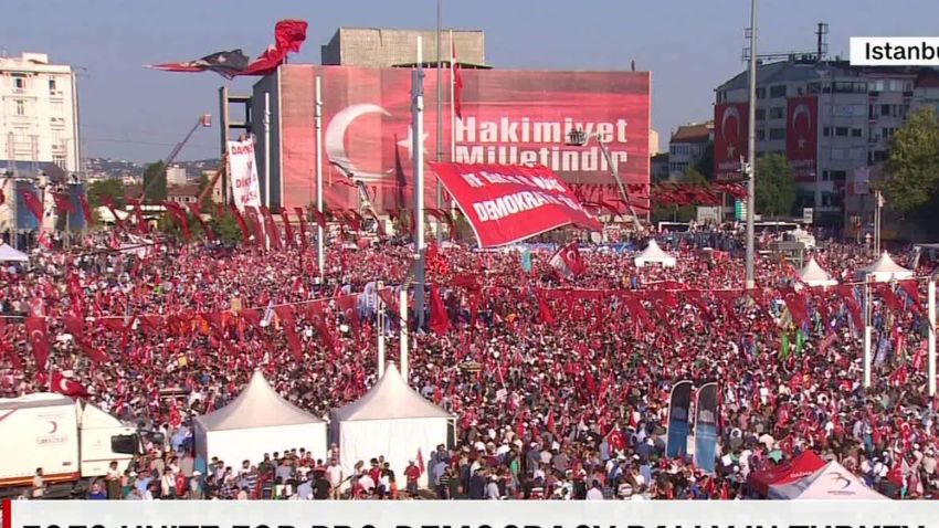 foes unite for pro-democracy rally in turkey nic robertson pkg_00002507.jpg