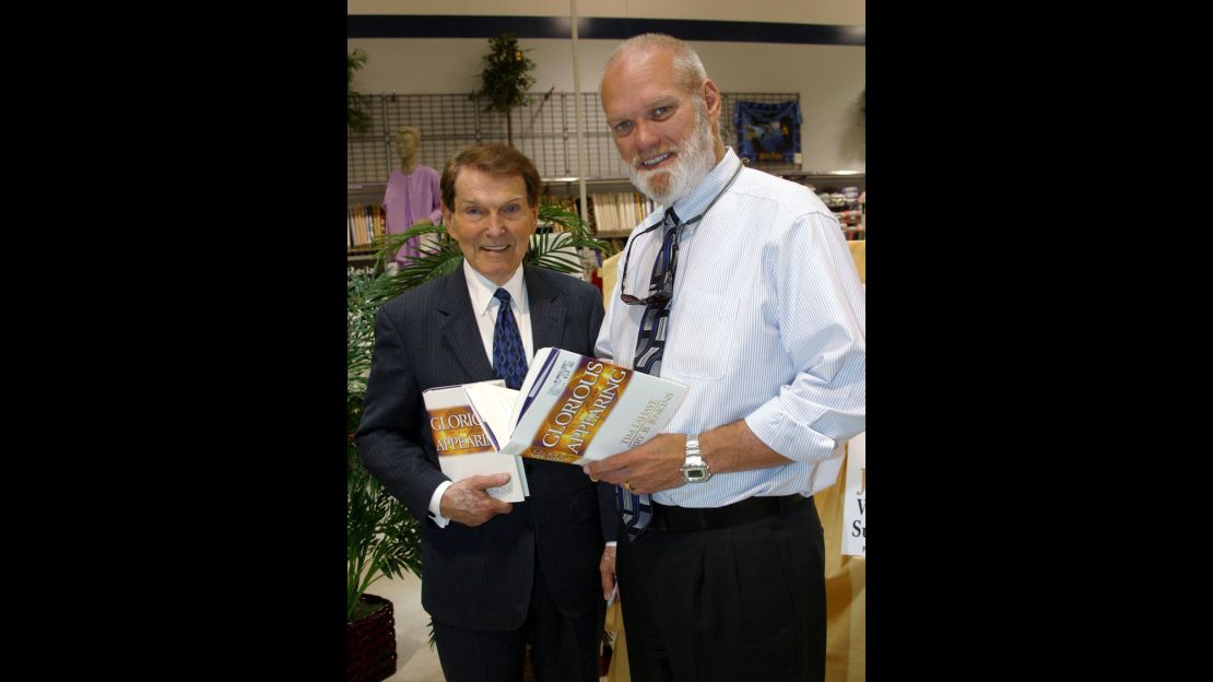Timothy LaHaye, left, and Jerry B. Jenkins during a 2004 book tour.