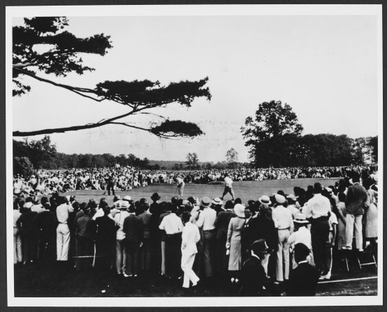 In the final round Manero was paired with the legendary Gene Sarazen, who had reportedly asked to play with his close friend. Manero, a qualifier for the tournament, shot a new U.S. Open scoring record of 282 to eclipse the mark set in 1916 by four strokes.