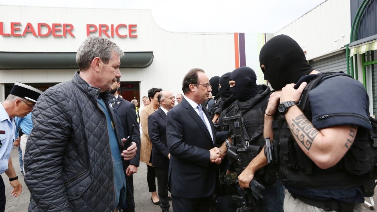 French President Francois Hollande meets police who responded to the attack in Saint-Etienne-du-Rouvray.