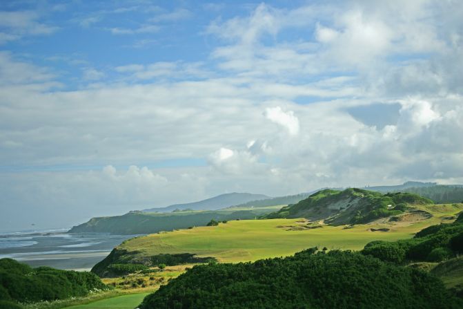 Doak says he has unintentionally found himself at the heart of the most popular style of design. This is Pacific Dunes' 444-yard, par-four 13th hole.