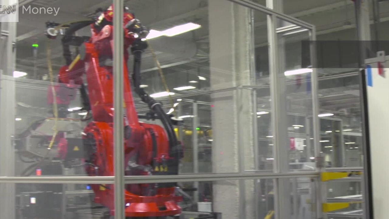 inside tesla gigafactory cnnmoney_00003728.jpg