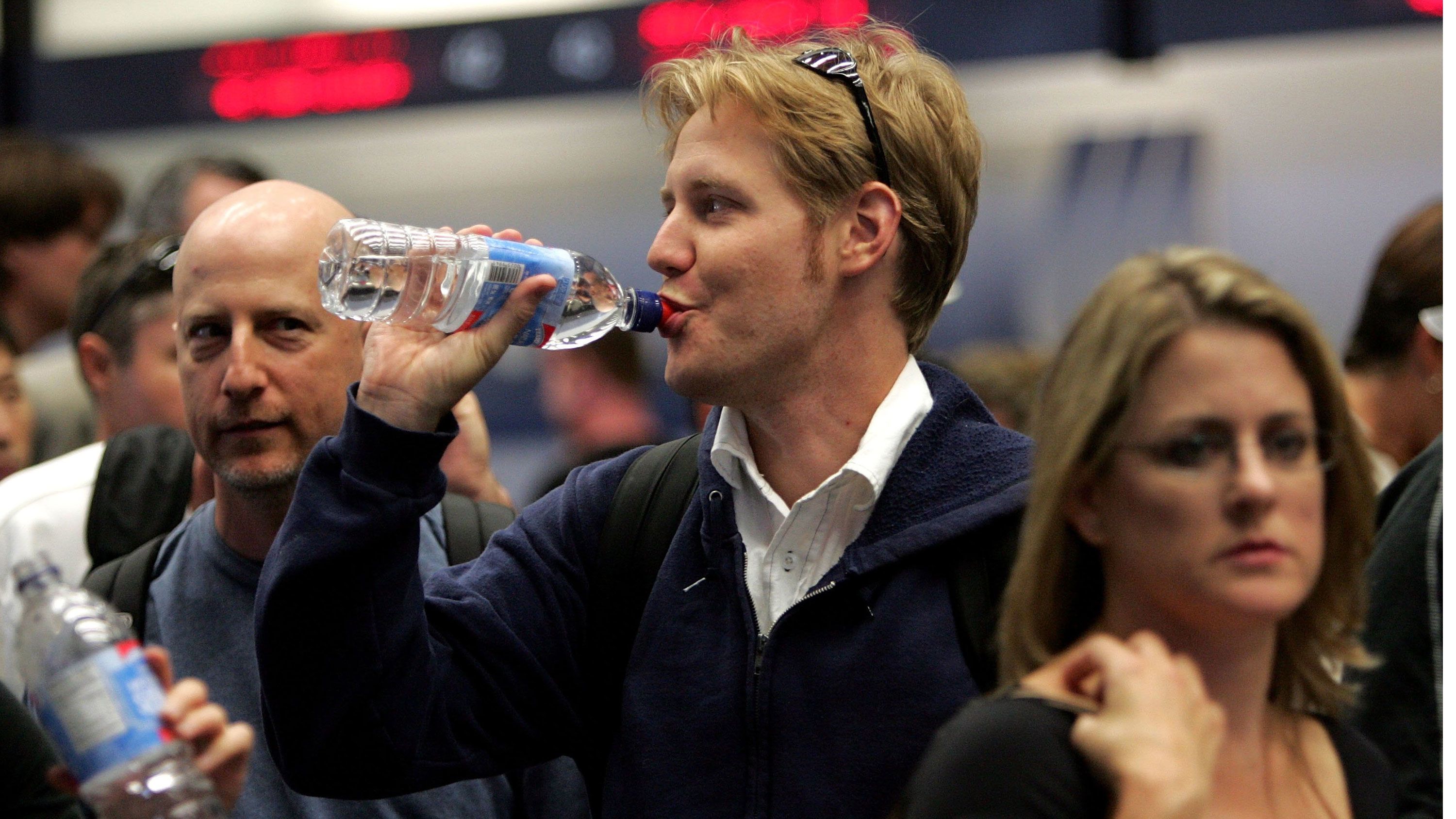 San Francisco International Airport bans plastic water bottles | CNN