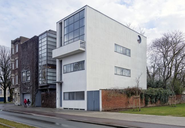 This studio-residence is a mansion built for the painter René Guiette, which is the only remaining building of Le Corbusier in Belgium. It is an early example of a simple, purist house. 