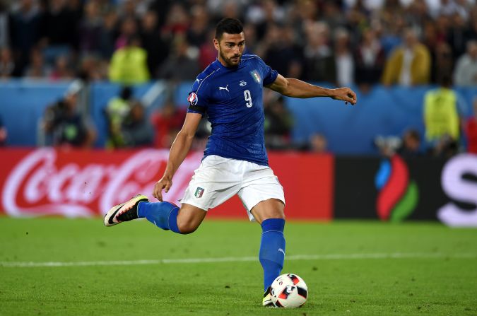 Italy striker Graziano Pelle reportedly became the joint-sixth highest paid player in the world after he left English club Southampton to join Chinese Super League side Shandong Luneng in a £13 million ($17 million) deal on July 11. The 31-year-old will <a href="index.php?page=&url=http%3A%2F%2Fwww.goal.com%2Fen-gb%2Fnews%2F2892%2Ftransfer-zone%2F2016%2F07%2F11%2F25524672%2Fpelle-leaves-southampton-for-china-for-34m-in-wages" target="_blank" target="_blank">reportedly earn that much in one season</a>.