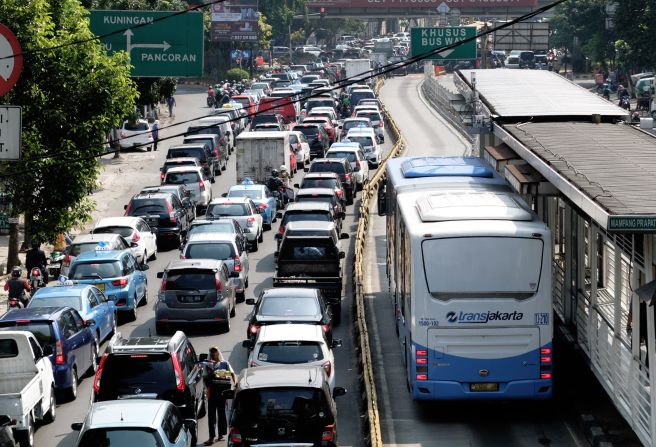 Vehicles sit in traffic on a main road during the morning rush hour in Jakarta, on May 19, 2016.