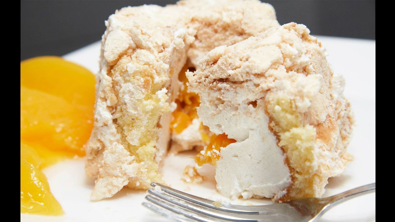 Created in 1927 by a teahouse owner, postre chaja is a Uruguayan cake with layers of soft cake, cream and (usually) peach encased in a meringue shell.