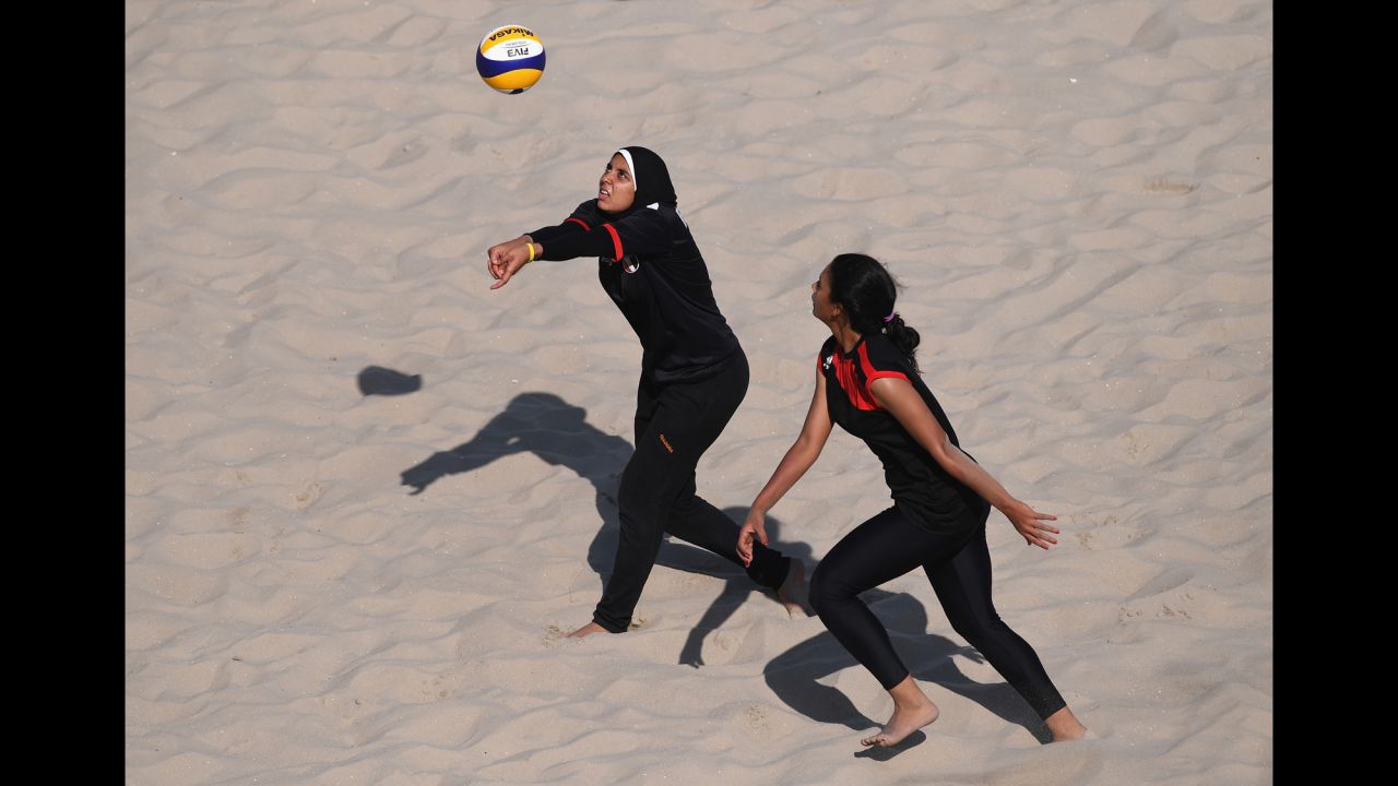 Egyptian volleyball players Doaa El-Ghobashy and Nada Meawad practice on August 2.