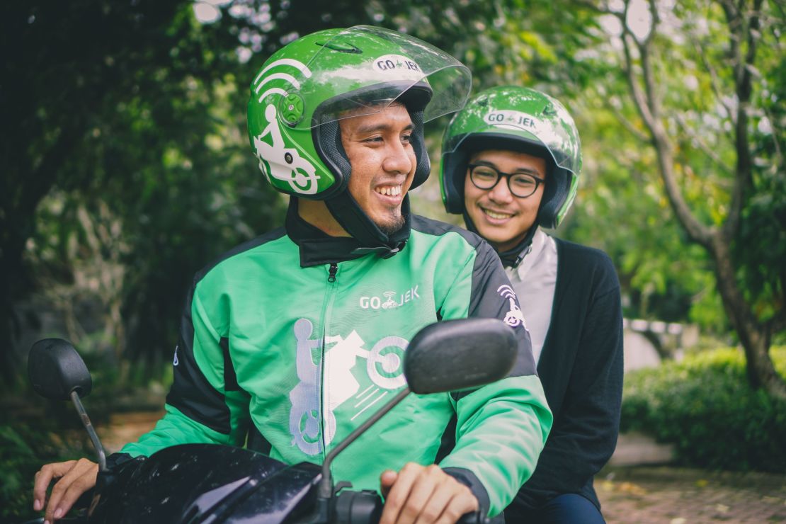 Go Jek app cuts through Jakarta's notorious traffic jams | CNN Business