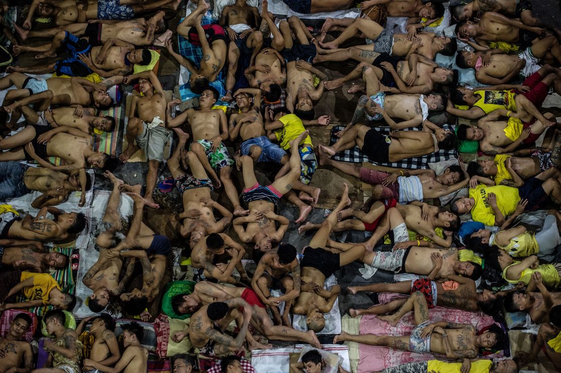 Inmates sleep on the ground of an open basketball court inside the Quezon City jail on July 19, 2016.