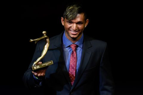 Isaquias Queiroz picks up Brazil's male athlete of the year award from the country's Olympic committee last year. This year, he's a leading contender for sprint canoe gold -- this all despite losing a kidney at the age of 10.