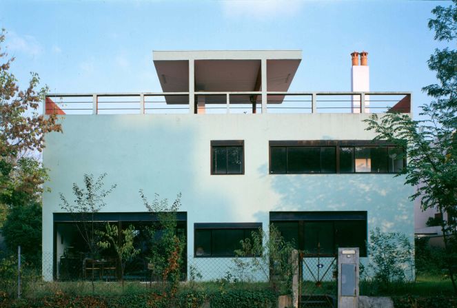 Businessman Henry Frugès commissioned Le Corbusier to design a house saying, "I am going to enable you to realize your theories in practice, right up to their most extreme consequences." Le Corbusier built the house entirely from reinforced concrete. 