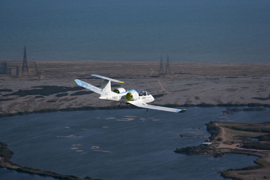 With Esteyne at the controls, the E-Fan 1.1 made headlines in 2015 by crossing the English Channel. 