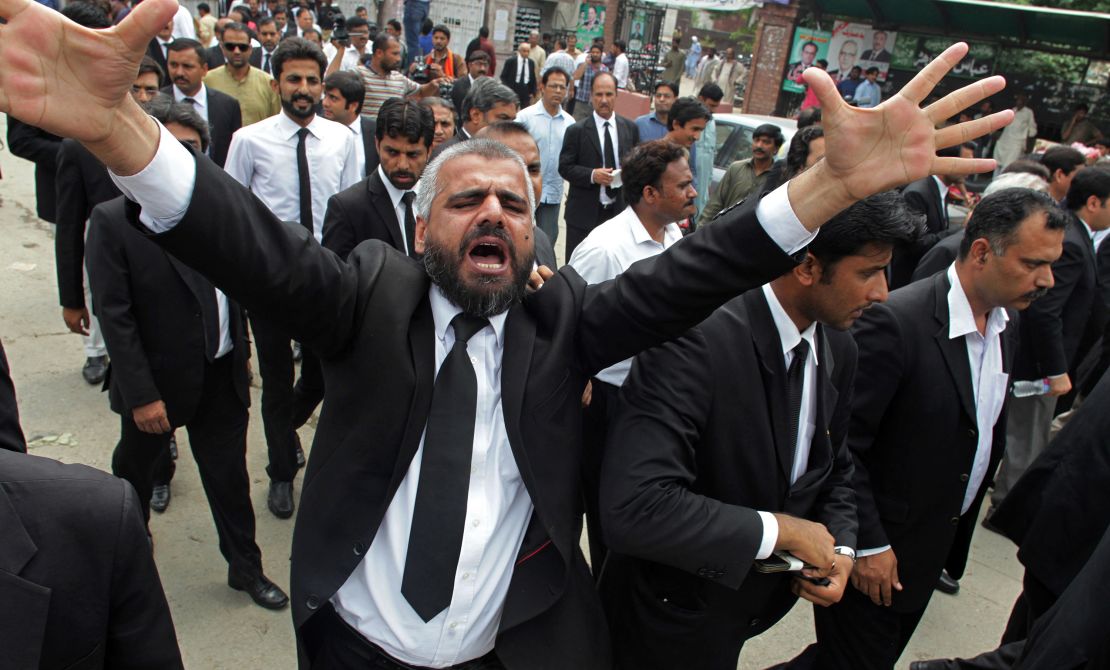 A Pakistan lawyer shouts during a demonstration to condemning a suiciding bombing in Quetta that killed dozens of people Monday.
