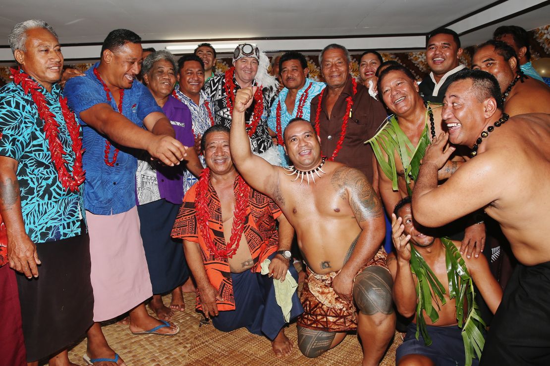 All Blacks coach Steve Hansen was made an honorary High Chief Of Vaiala on the 2015 visit to Samoa. 
