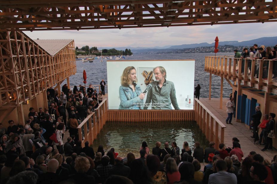 Described as an "urban island," the floating structure is intended for leisurely use, and features an open-air cinema. 