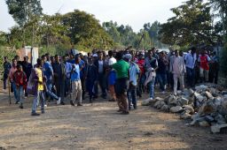 Ethiopians from Oromo group marching a road after protesters were shot dead by security forces in Wolenkomi, Addis Ababa, December 15, 2015