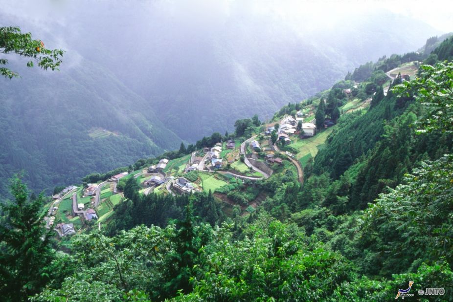 This Nagano mountain village is located near the city of Iida, which was once an old castle town. 