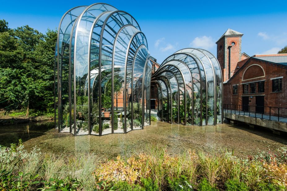 Opened to the public in late 2014, the new Bombay Sapphire Distillery by <a href="http://www.heatherwick.com/distillery/" target="_blank" target="_blank">Heatherwick Studio</a> straddles the River Test in the village of Laverstoke, England. Two intertwining botanical glasshouses are a highlight of the central courtyard -- one tropical and the other Mediterranean -- housing and cultivating the 10 plant species that give Bombay Sapphire gin its particularity.