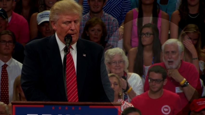 Man seen gasping at Trump rally