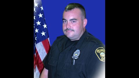 Officer Steve Dunham of the Franklin Police Department spotted a young boy peddling his stuffed animal to get money for food and bought him dinner.