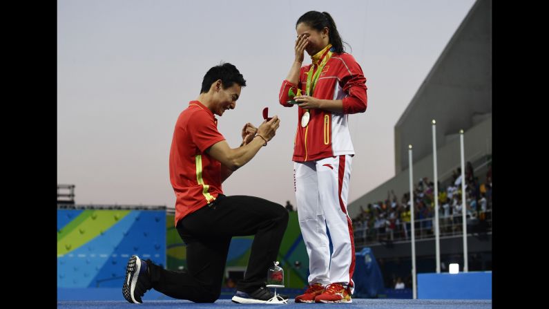 China's Qin Kai <a href="index.php?page=&url=http%3A%2F%2Fwww.cnn.com%2F2016%2F08%2F14%2Fsport%2Fchina-diving-marriage-proposal-rio-2016-olympics%2Findex.html" target="_blank">proposes to fellow diver He Zi </a>after she received silver in the 3-meter springboard on Sunday, August 14. <a href="index.php?page=&url=http%3A%2F%2Fwww.cnn.com%2F2016%2F08%2F09%2Fsport%2Fgallery%2Fwhat-a-shot-olympics-0809%2Findex.html" target="_blank">See 40 amazing Olympic photos from last week</a>