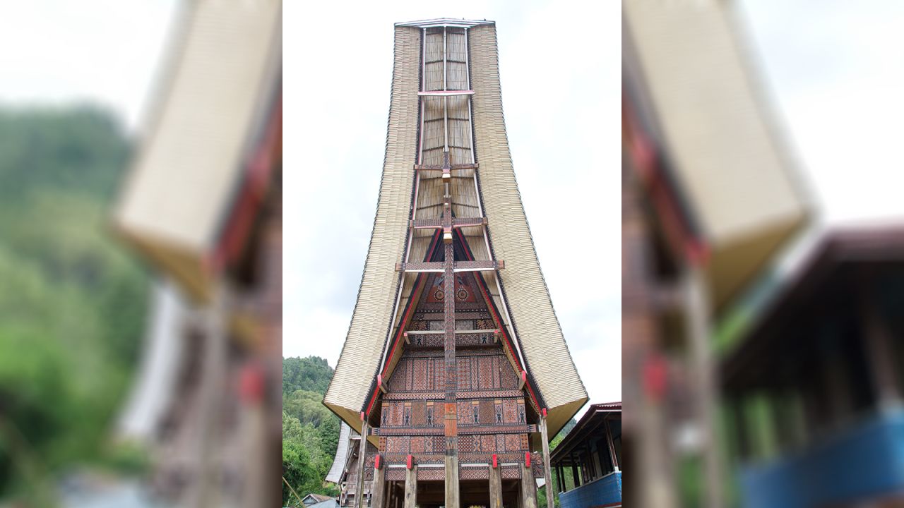 Located in Makassar, Sulawesi, Tana Toraja is famed for its traditional tongkonan houses, with their soaring roofs. 
