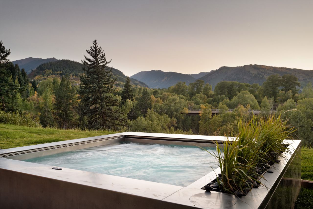 An inviting way to soak up the views