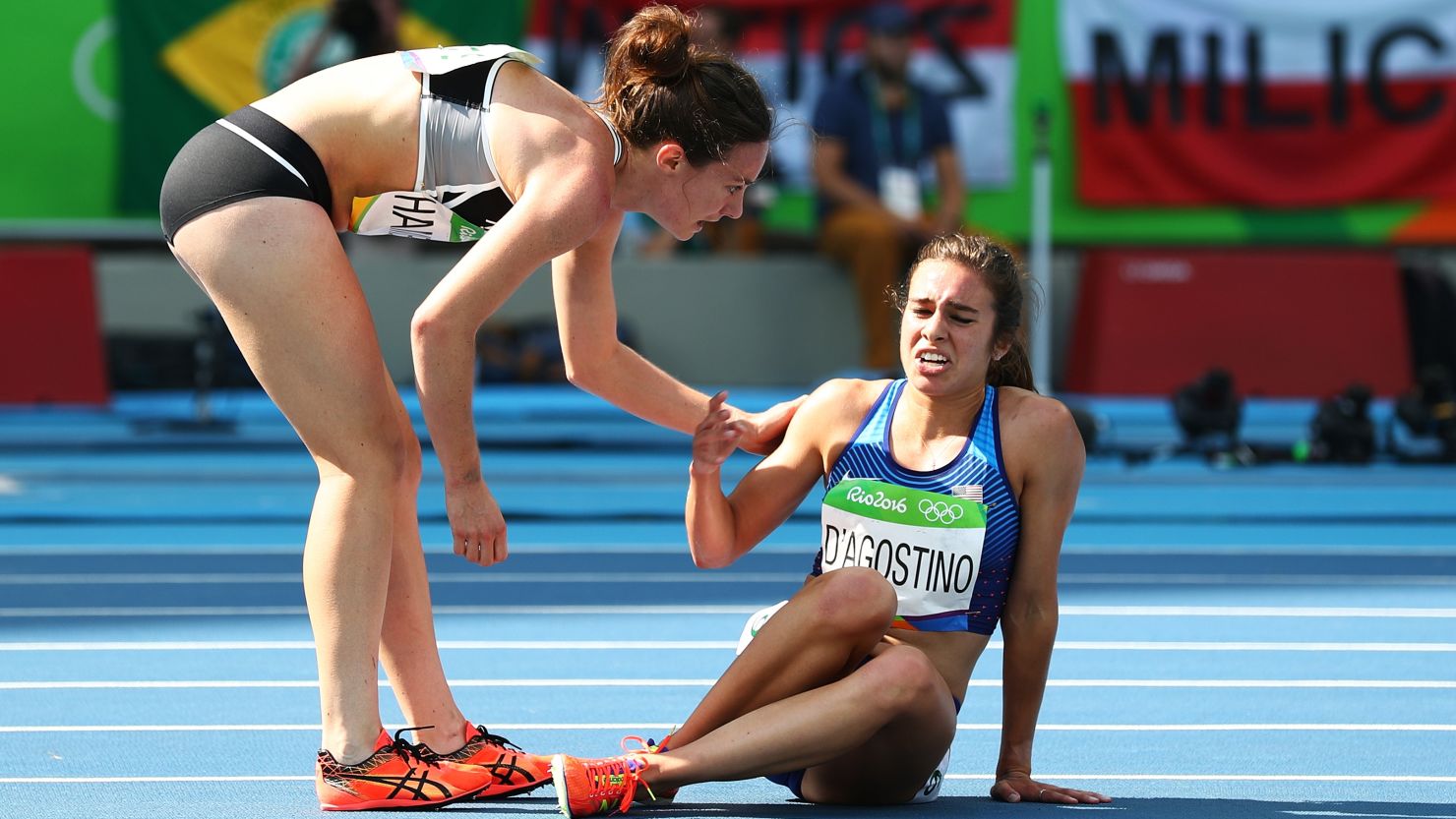 Runners Abbey D'Agostino of the US and NZ's Nikki Hamblin epitomized the Olympic spirit Tuesday.