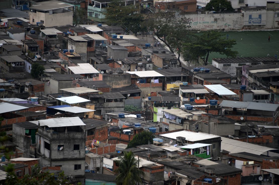 An overhead view of the Favela Pedra do Sapo, located in the Baixada Fluminense area.