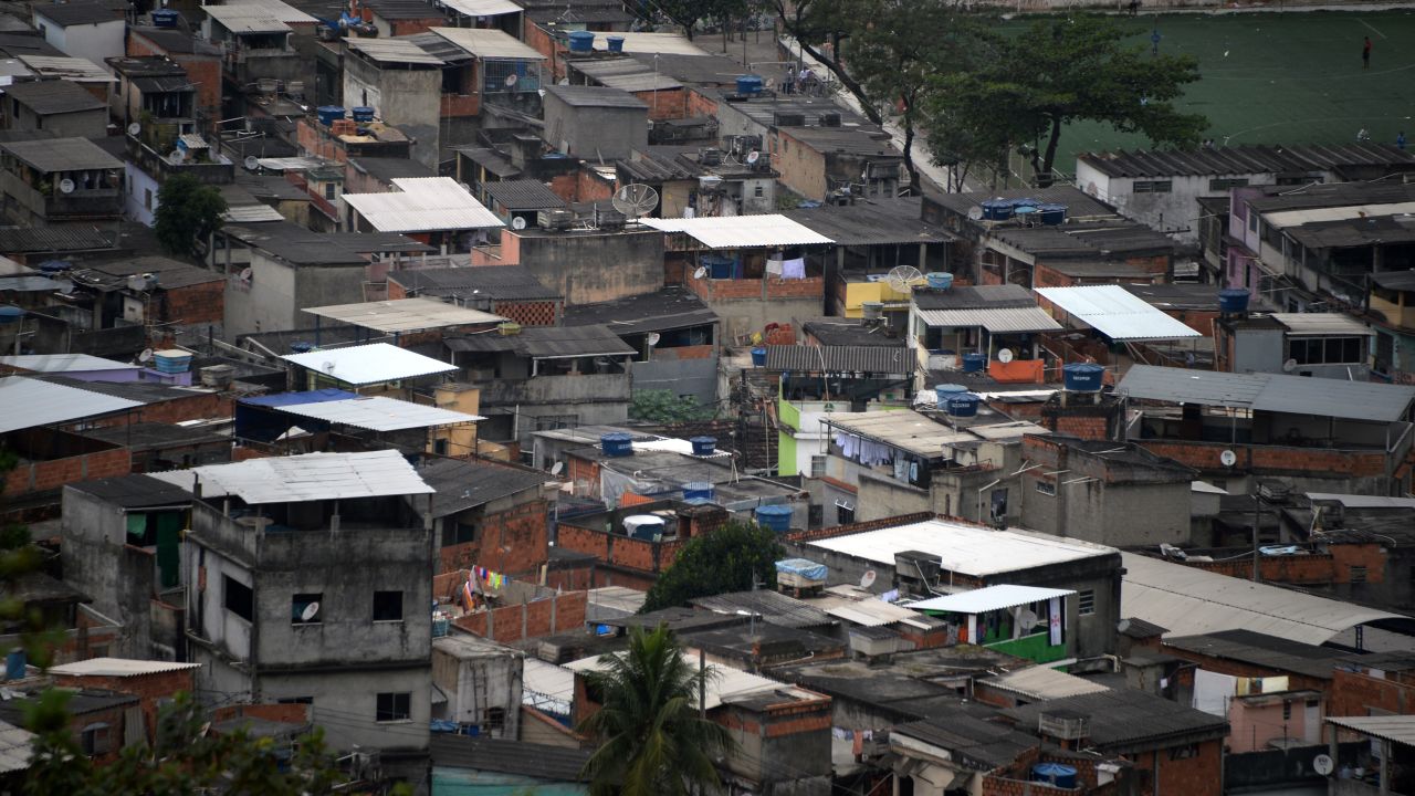 An overhead view of the Favela Pedra do Sapo, located in the Baixada Fluminense area.