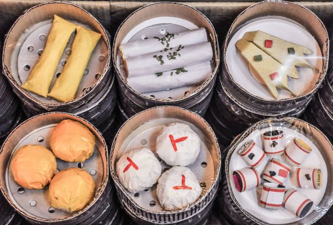 In Hong Kong, delicious-looking sets of dim sum in bamboo baskets can also be found -- of course, they're made entirely out of paper. 