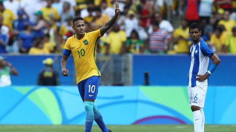 Neymar celebrates scoring against Honduras in the countries' Olympic semifinal matchup.