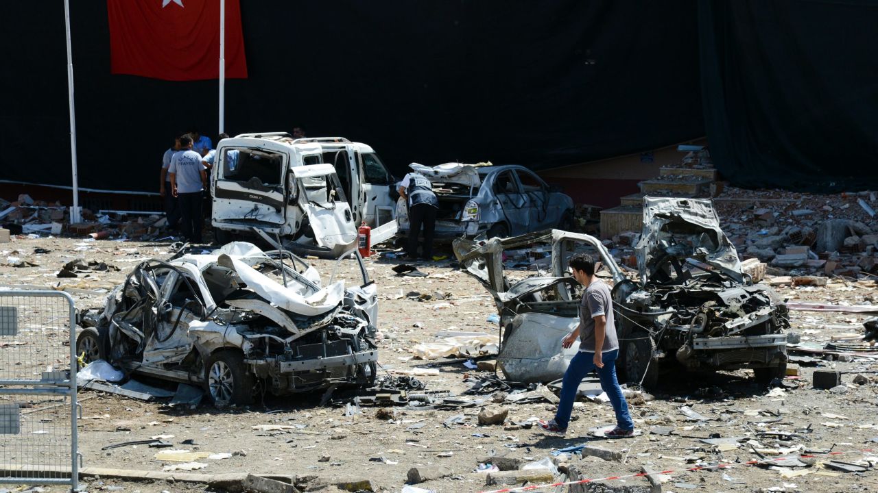 Turkish rescue workers at the scene of a car bomb attack on a police station in the eastern city of Elazig Thursday.