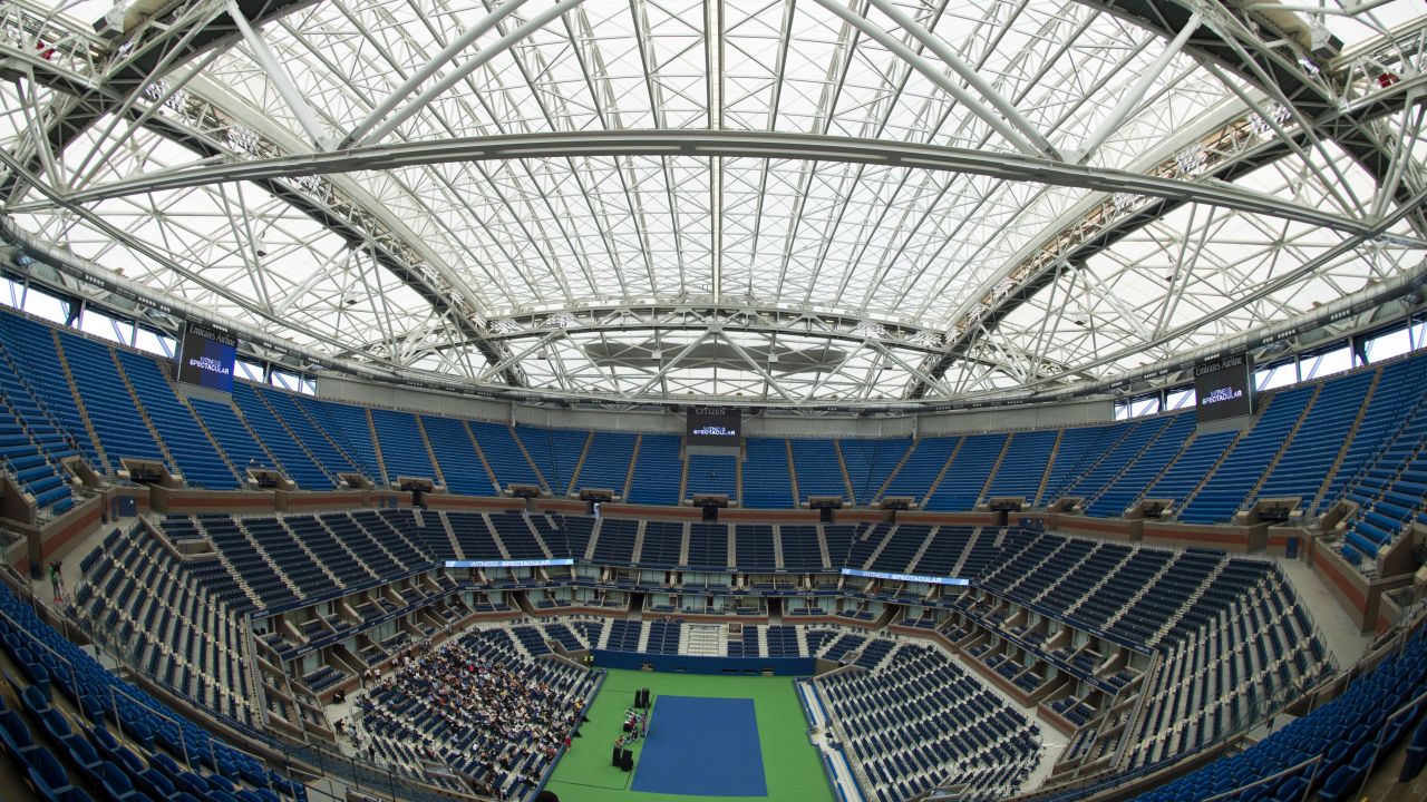 The retractable roof over Arthur Ashe Stadium in the closed position at the USTA Billie Jean King National Tennis Center August 2, 2016 in New york. / AFP / DON EMMERT        (Photo credit should read DON EMMERT/AFP/Getty Images)