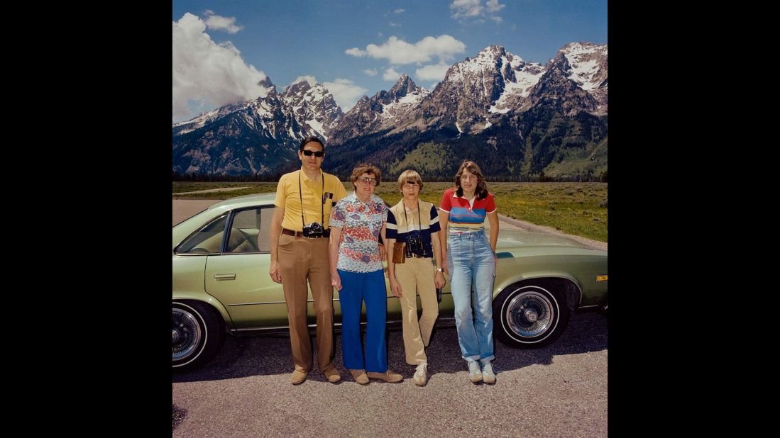 <em>Family at Grand Tetons National Park, Wyoming, 1980. </em>Over time, Minick decided that families that were subtly color-coordinated got along better.