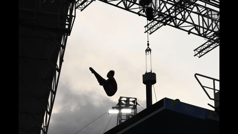 Chinese diver Ren Qian takes part in the 10-meter platform final, which she won. She is the <a href="https://www.electriciancje.com/2016/08/18/sport/ren-qian-china-diving/index.html" target="_blank">youngest medal winner</a> at the Rio Games so far (15 years and 180 days).