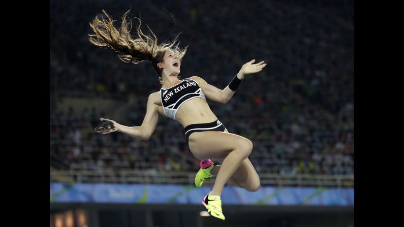 New Zealand's Eliza McCartney competes in the pole vault final.